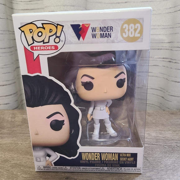 🔥FUNKO POP! Wonder Woman Ultra Mod Secret Agent #382 ~ 80th Anniversary POP - Picture 2 of 6